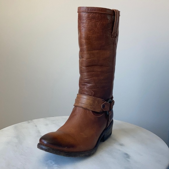 NWT FRYE CARSON HARNESS COGNAC TALL BOOTS SIZE 7M